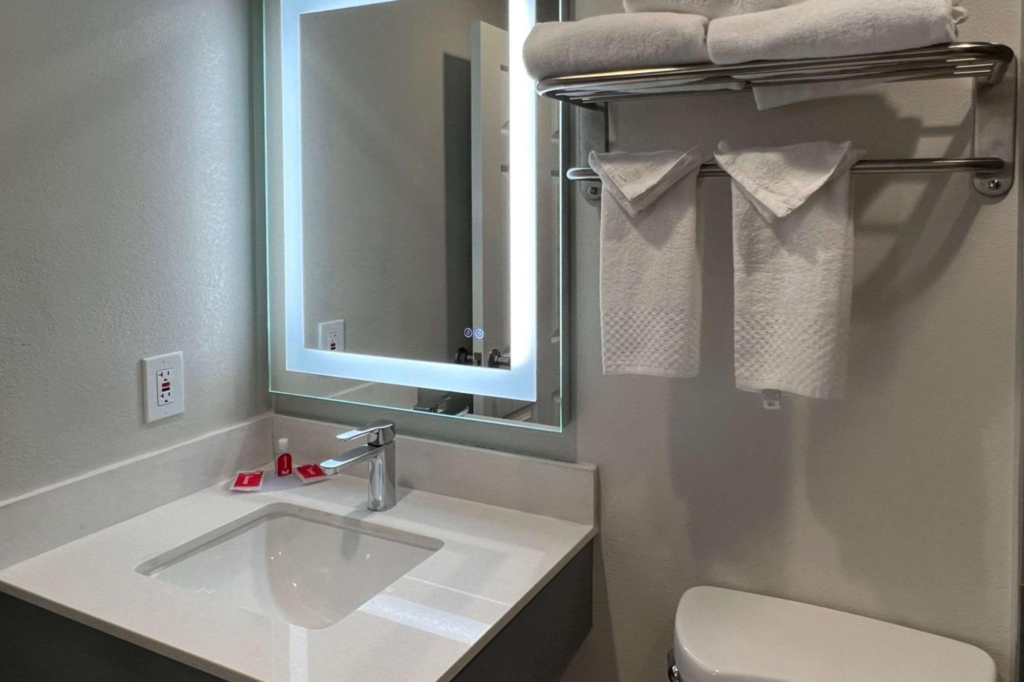 Quality Inn Tracy I-205 Εξωτερικό φωτογραφία